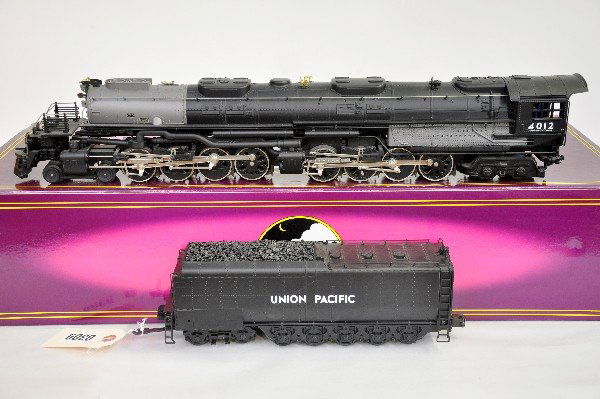MTH 3021LP UP Big Boy: 4-8-8-4 steam loco & tender with smoke, operating running lights & firebox glow with Proto 1 sounds. Very lightly run with box, C8+-9 (build a set with the next two lots!)