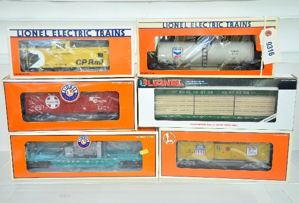 6 Lionel Freight Cars: 36084 well car; 17901 tank car; 36264 boxcar; 19705 caboose; 16371 flat with lumber; 39209 boxcar. All are like new with boxes, C9