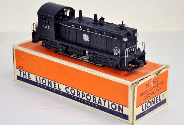 Super Boxed Lionel 622 NW-2 Diesel: Fantastic matte patina with 100% decals, bright clean lettering with tougher nose front lettering. It shows light run time with a clean box & insert with 1 repaired flap, train is C8+