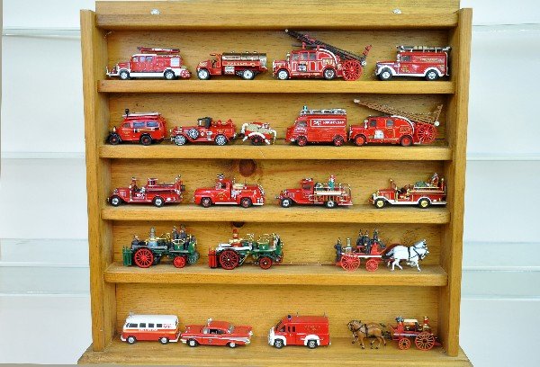 19 Matchbox Fire Vehicles & Case: Includes late issue MOYs & others, all in a wood & plexiglass display case, 25 X 22", counter-top or hang. Vehicles all appear like new