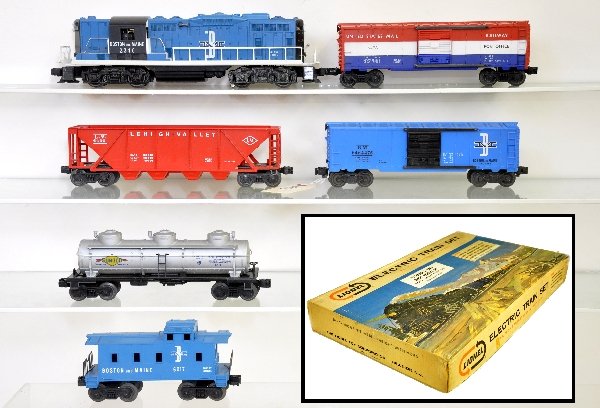 Nice Boxed Lionel B&M Set 12800: 2346 B&M GP-9 diesel, clean showing light run time; 6428 Mail boxcar, unrun; 6436 LV quadhopper, unrun; 6415 Sunoco tank car, unrun; 6464-475 B&M Boxcar, type III, metal trucks (C7+); 6017-100 B&M cab