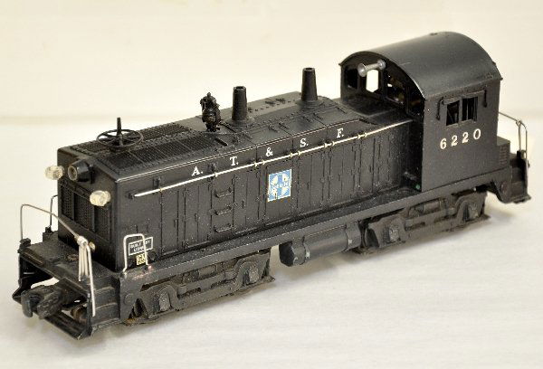 Lionel 6220 AT&SF NW-2 Diesel: Nice bell ringer with 98% decals. Bell mechanism is intact. It shows light to moderate playwear, C7-