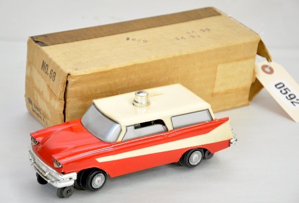 Boxed Lionel 68 Inspection Car: Clean with nice chrome. Has small discoloration on roof near dome switch. Shows light playwear with nice ob, otherwise C7