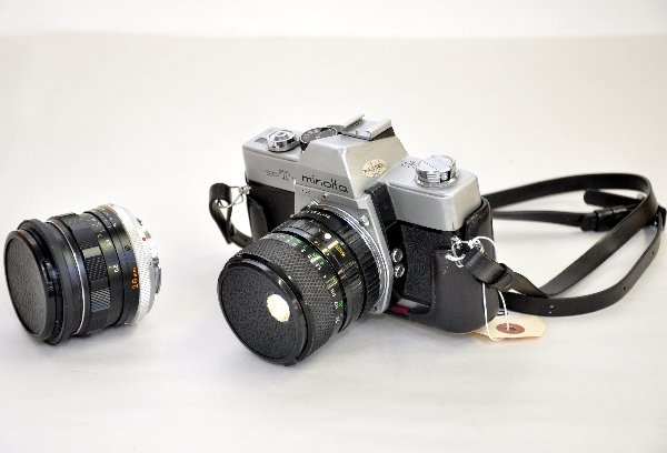 Vintage Minolta SRT101 Camera: High quality 35mm camera including a 28mm stock lens and a 28 to 55mm telephoto lens. Has 1/2 its leather body case. Mechanism functions and shows light wear. Examine photos or call for more informati