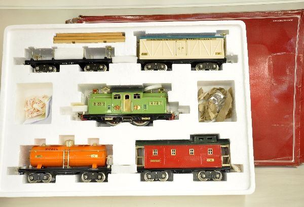 Lionel 13001 #318E Freight Set: ST. GA. Includes 318E loco; Lumber, reefer, tank car & caboose; All appear lightly run with setbox, C8