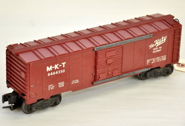 Lionel 6464-350 MKT Boxcar: Clean with matte patina, type IIB, one side ladder is nicked, otherwise shows light playwear, C7