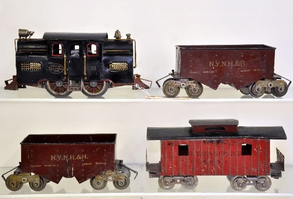 4Pc Lionel Mfg Train Set: Standard Gauge. 33 electric loco, strong stampings and clean with Mfg plate; 2 #116 hoppers, embossed Mfg; 117 caboose with Corp stamp on bottom. All show moderate playwear, C5-6