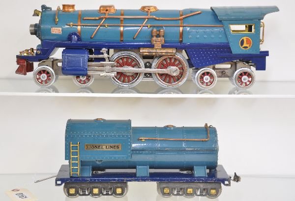 Early Lionel 400E Blue Comet Loco: Standard Gauge. Clean & shiny with small handrails and no reverse slot. It has replaced frame & steam chests with 400T Vanderbilt tender. It shows moderate playwear, otherwise C6