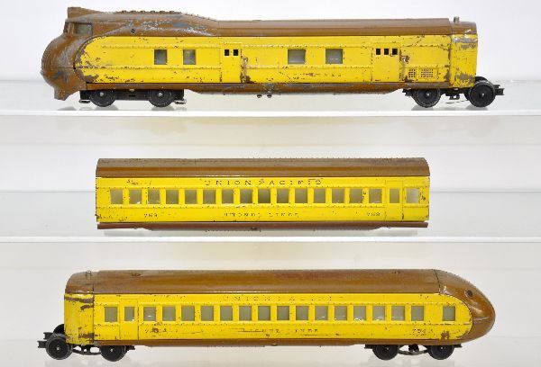 Lionel City Of Portland Streamliner: 752E diesel, lettering light; 753 coach, replaced belly; 754 observation. All show moderate to heavy playwear, C4