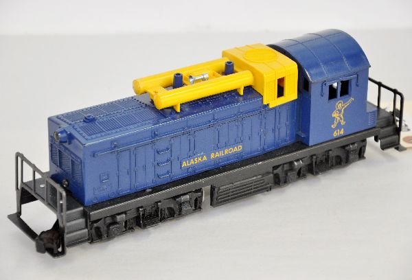 Lionel 614 Alaska NW-2 Diesel: Very clean, with dynamic brake unit. The frame is spotless, showing light run time. It does have a repaired small screw chip, but otherwise shows light playwear, C7