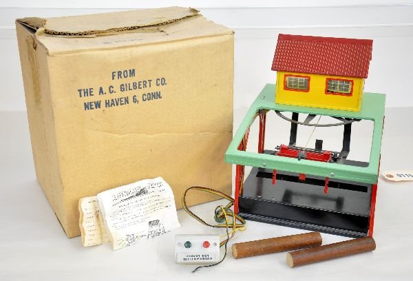 Boxed American Flyer 751 Log Loader: S Gauge. Clean & complete being the tougher black base version. It has a clean original box, minus label and shows light playwear, C7+