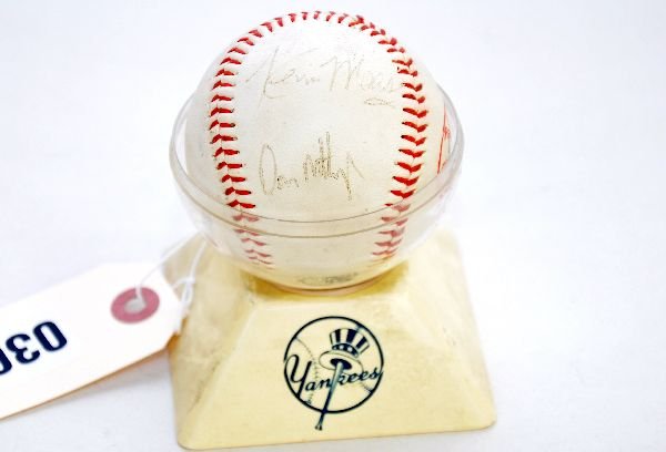 Don Mattingly Signed Baseball: Yankees Taiwan Baseball with 4 signatures including Don Mattingly, Kevin Maas & 2 others, The signatures are done in black felt tip & a bit light. The ball is clean with broken holder. Examine photos 