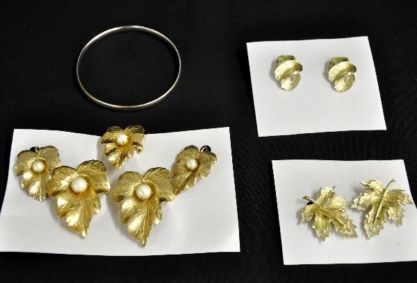 Signed Vintage Costume Jewelry Group: Includes Napier silver bracelet; 5Pc Sara Coventry Pear leaf pins & earring set; Star twist earrings; Sara Coventry maple leaf earrings. All clip-ons that show very light signs of use. Examine photos 