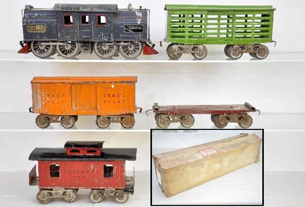 5 Pc Lionel Early Freight Set: ST Ga. 42 electric locomotive, dual motors, missing 1 bell & grill insert. Includes an ancient box that was used to send the loco back to Lionel for repaired in the 1930s. 14 boxcar; 11 flat car; 13 s