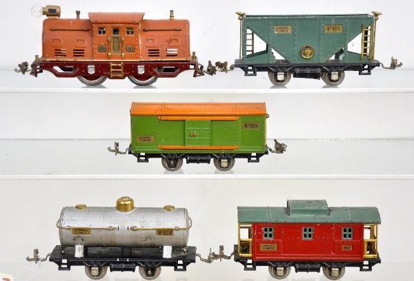 5 Pc Lionel Freight Set: 252 St. Paul style electric, 1 wheel fatigued, missing pantograph; 803 hopper; 804 tank car, missing 1 ladder; 805 boxcar, missing brake wheels; 807 caboose, all are clean and show moderate playwear, 