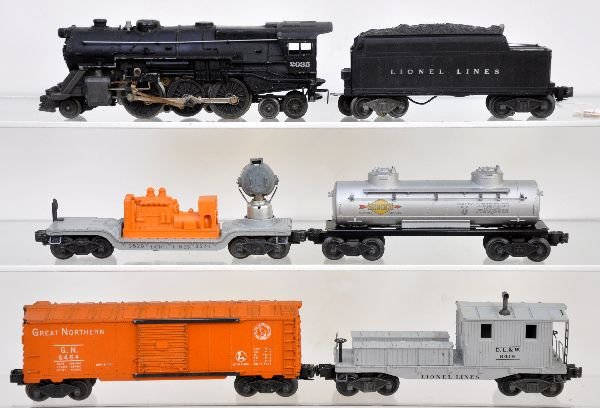 6 Pc Lionel Steam Freight Set: Includes a 2035 locomotive, some rust on side rods; 6466WX tender; 3520 searchlight, missing brake wheel handle; 6465 tank car; 6464-25 GN boxcar, type I; 6419 work caboose, chip in one tool box. All 
