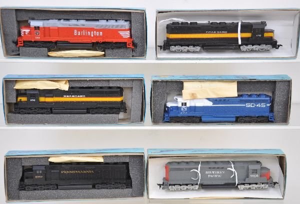 6 Athearn HO Diesels: Assorted road name SD-45 powered units. All appear unrun in musty boxes, some handrails are oxidized, C8