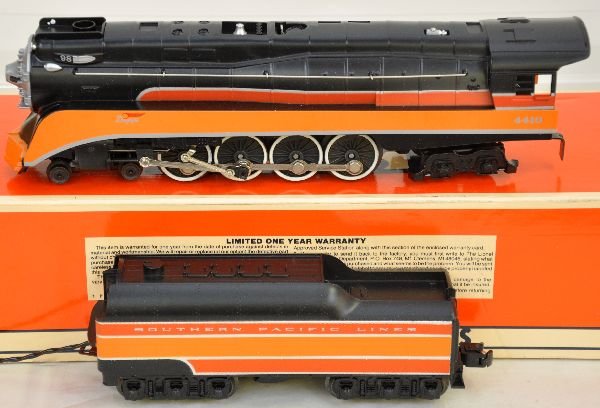 Lionel 18007 SP Daylight GS-2 Steamer: Includes light, smoke & RailSounds. It shows light runtime with C8 bodies. Box has graffiti. Box in this lot may have light to moderate basement smell