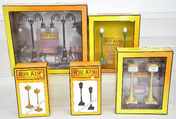 5 MTH RailKing Accessories: Includes 30-1066 streetlamps; 30-1079 street lamps; 1026 street lamps; 30-1097 street lamps; MT-1028 street lamps. All appear like new in boxes, C9