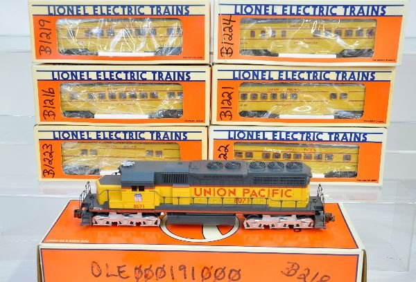 7Pc Lionel UP Diesel Freight Set: Includes an 18273 SD-40 with dual motors, CrewTalk, TowerCom, directional lighting & RailSounds; streamline passenger cars 160068 baggage; 160069 combine; 16071 diner; 16072 vista-dome; 16-73 coach; 1