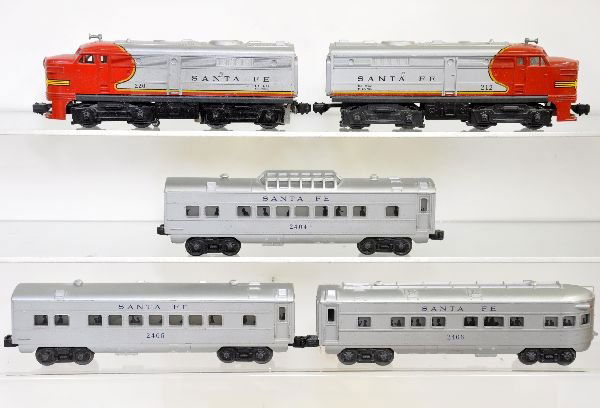5Pc Lionel SF Passenger Set: Includes mismatched 220 & 212 SF Alco AA Diesels, cowls intact; 2404 vista-dome; 2405 Pullman; 2406 observation, all cars lettered SF, all show moderate playwear, C6-7