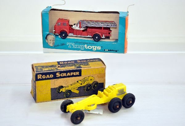 Boxed Hubley Grader & Fire Truck: 316 Road grader with light rust on axles, nice early box; 653 aerial ladder truck in display box, missing cellophane window. Both otherwise show very light playwear with boxes, C8-8+