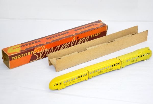 Boxed Tootsietoy Streamline Train Set: Includes an M10000 UP diesel, coach & observation. It has its scarce insert & box, missing flaps 1 side. It shows light playwear, C7+