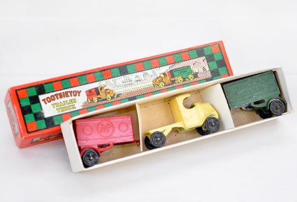 Boxed Tootsietoy Trailer Truck Set: Super condition set including a cream C-cab Mack tractor with REA and A&P Trailers. They are like new with super box & insert, C9