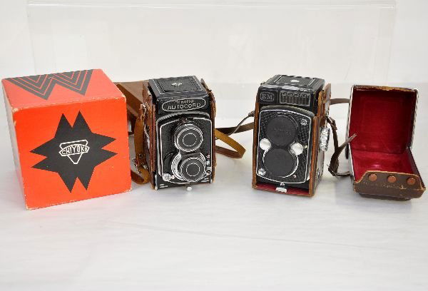 Two Vintage Cameras: Yashica Mat EM with leather case; Minolta Autocord with leather case, paperwork & original box. Both appear in nice condition. Examine photos or call for more information, (203) 730-1404