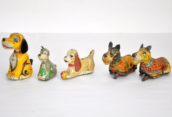 5 Japanese Vintage Tin Dog Toys, Disney: Includes Line Mar Lady & Tramp, Tramp missing 1 ear, both friction. 2 Marx Wee Scotty's, 1 functional; TPS Barking Pup, functional. Various conditions C5-8, so examine photos