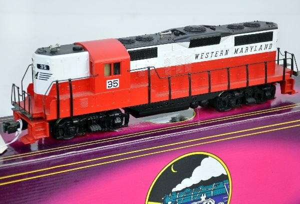MTH Premier 20-2175-1 RI GP-9 Diesel: Dual motors with ProtoSounds, Squeaking brakes & freight yard effects. It shows light to moderate runtime with a C8 body & box