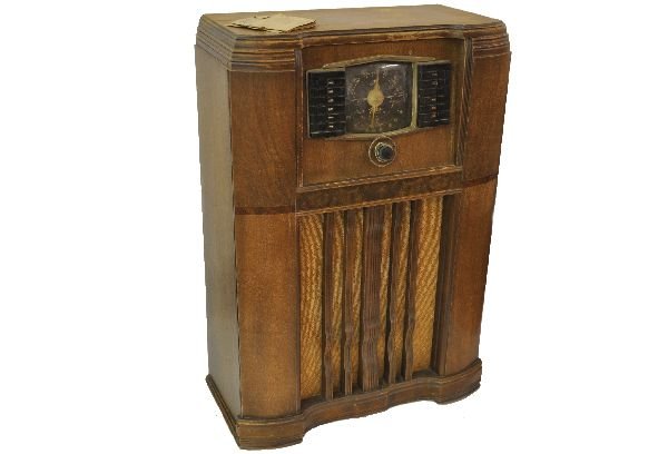 Zenith Art Deco Consul Short Wave Radio: 28X14X40" walnut case with nice deco styling. It has all its panels and buttons, even a worn instruction book. Model 10S669 and has a Rotor wave magnet antennae. The power wires are frayed at chassis,