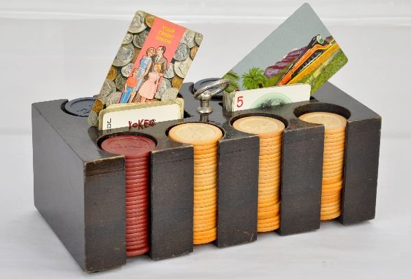 Bakelite Poker Chips & Rack: Nice vintage set with a deck of SP Daylight cards showing California landmarks & a set of credit union cards. All show signs of use & age. Examine photos or call for more information, 203-730-1404