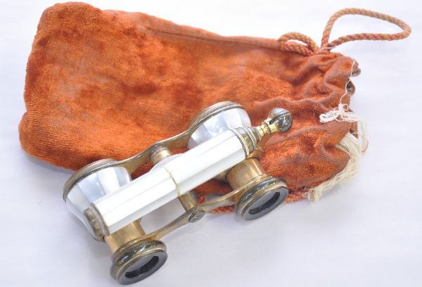 Super Victorian Mother of Pearl Opera Glasses: Polished brass & mother of pearl. Fold down handle, very heavy with high quality lenses. Unmarked, but has its original velvet pouch with worn silk lining. It shows light signs of use & age. Examine p