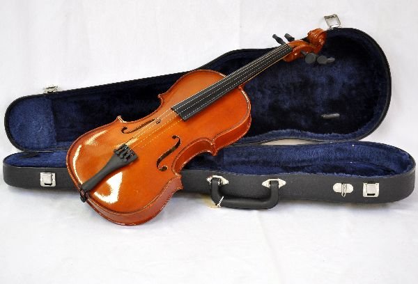 Anton Breton Model Ab10 Violin: Full size violin, S/N EE1100108. Gloss maple finish. Shows little to no play wear. All components appear to be functional. Missing bridge and bow. Comes with hard-shell case. Examine photos or call fo