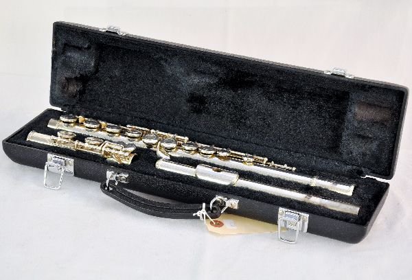 Yamaha Model 225SLL Flute: Silver plated finish. Shows moderate play wear with light scratching and tarnishing throughout. All components appear to be in working condition. Includes hard-shell case. Examine photos or call for m