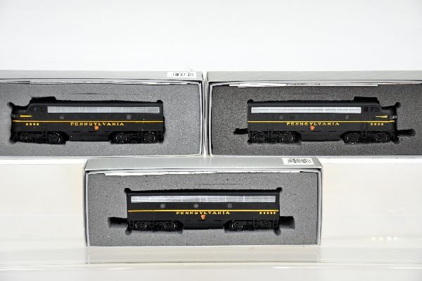 Bachmann HO PRR F7 ABA Diesels: All Bachman Plus series, all are powered units that show light runtime with boxes, C8