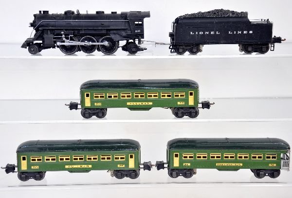 5pc Lionel 224E Passenger Set 140W: Includes a 224E steam loco, missing 1 jewel; 2224W cast tender with strong stamping, HBC; 2 #2640 Pullmans, 1 has some white paint on coupler box & small ding in roof; 2641 observation. Cars have 1939