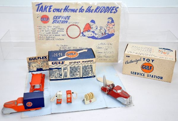 Scarce Jane Francis Gulf Gas Station Premium: Very unusual set with 2 diecast vehicles and accessories. It all folds up into its box and even has the original gas station poster, advertising the set. It show very light wear & stains, but has some