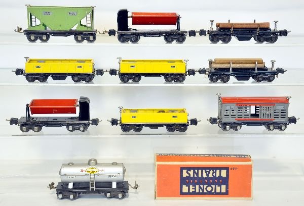 10 Clean Lionel Freight Cars: Includes 2 #3652 operating gondolas, 1 missing brake wheel top, with 4 original barrels; 2 #3659 ore dump cars; 2652 gondola; 2656 stock car; 2 #3651 operating lumber dumps with load; 654 Sunoco tank