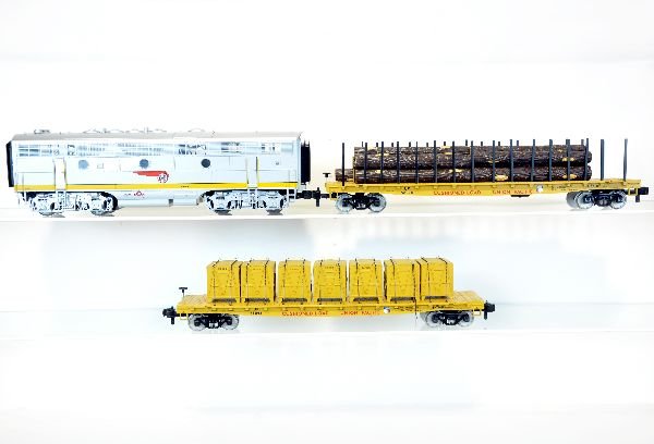 3 MTH Large Scale Cars: G Ga. Nice high quality cars! Includes a 58078 UP log flat; 58094 UP container flat; Santa Fe F7 style B-unit. All show light runtime, C8+-9