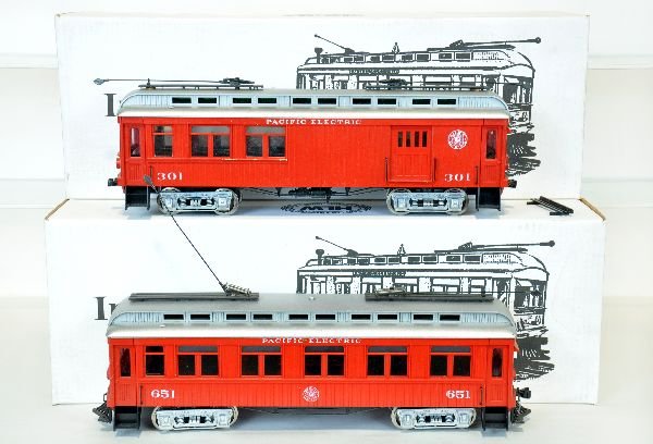 2 Boxed Hartland Interurbans: G Ga. Includes an 09231 coach & 09226 combine. Both are powered & lettered Pacific Electric. They need a cleaning, but show very light runtime with boxes, otherwise C8-9