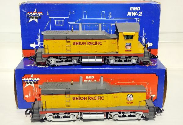 USA 22007 & 8 UP NW-2 Diesel & Calf: Both units have 8-wheel drive. They are lightly run, 1 is missing its bell inert. They are clean with boxes, otherwise C8