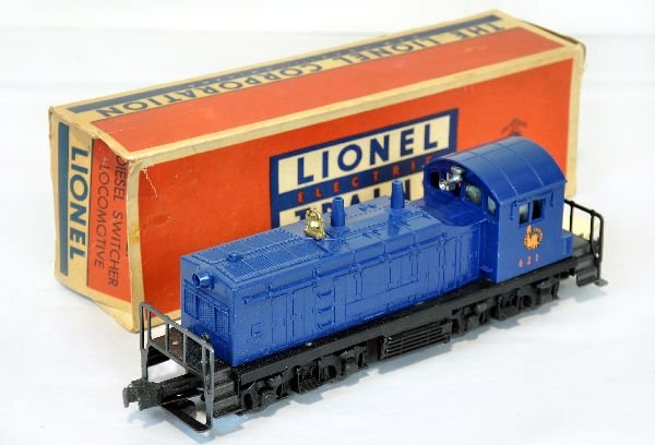 Boxed Lionel 621 Jersey Central NW-2 Diesel: Clean with 100% decals. There is a hairline screw crack with a C6 ob, missing 1 side flap. It shows very light runtime with C7+ body