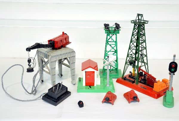 5 Lionel Accessories: Includes a nice 395 floodlight tower; 455 oil derrick, missing accessories; 45N gateman; 153 block signal; 282 crane with incorrect cab, rewired. Otherwise all show light to moderate playwear, C6-8