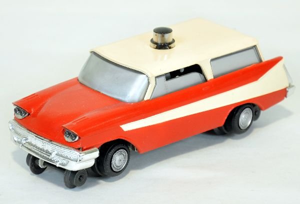 Lionel 68 Inspection Car: Clean and intact, showing light runtime. Chrome on dome light switch is worn, otherwise has a C8 body