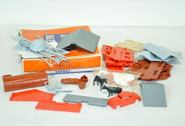 Scarce Lionel 983 Farm Set: This was one of the joint efforts between Bachmann & Lionel. It includes a scarce 983 farm set with split level house, large dairy barn; windmill & more. It appears to just missing the vehicle with C7