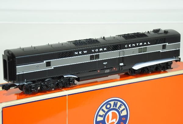 Lionel 24597 E7 Breakdown B Unit: New York Central comes equipped with TrainMaster Command Controls and RailSounds 5.0. It even emits smoke when it breaks down. Unit is unrun in box. C9+