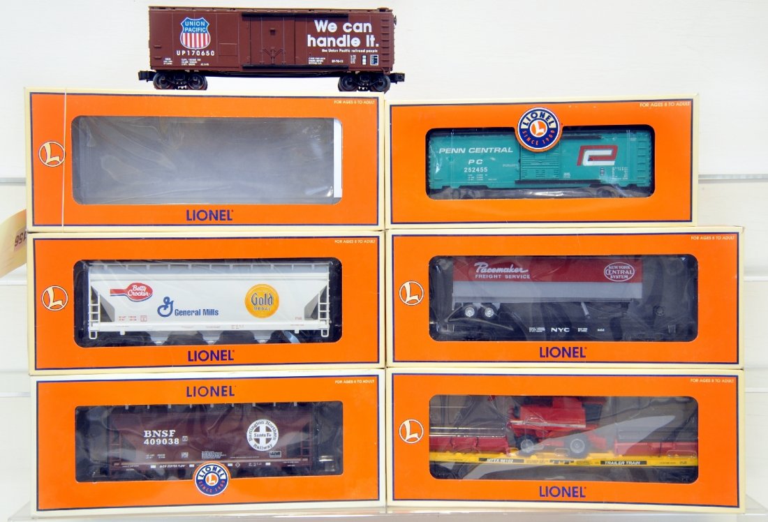 6 LN Lionel Scale Freight Cars: Includes 17318 UP reefer; 17023 BNSF 2-bay hopper; 17170 GM Gold 3-bay hopper; 17544 flat with combine; 19482 NYC flat with trailer; 39241 PC boxcar. All appear like new with boxes, C9-10