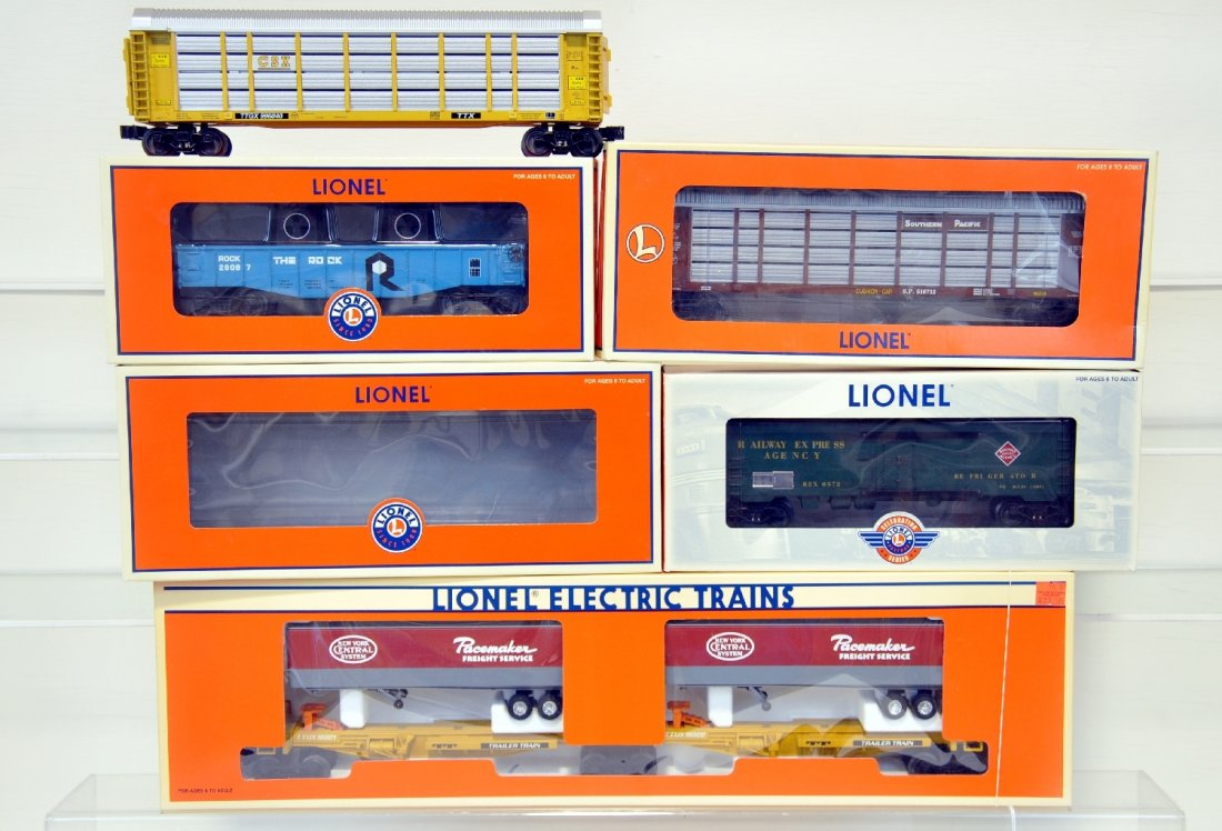 5 LN Lionel Freight Cars: Includes a 16904 NYC TTUX Flat; 26087 RI gondola with waste containers; 26095 CSX auto-carrier; 19597 Celebration REA reefer; 36206 BP auto Carrier. Only 2 show very light runtime with boxes, C9-10